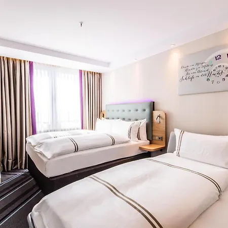 Hotel Premier Sued