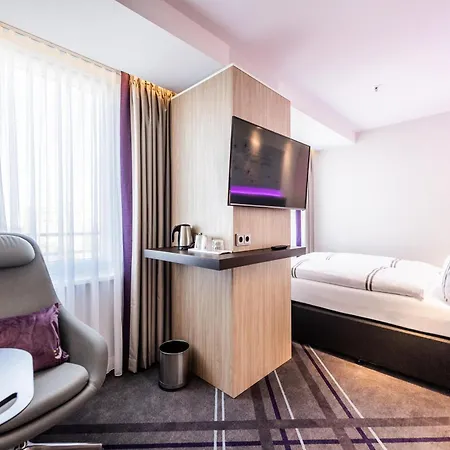 Hotel Premier Sued