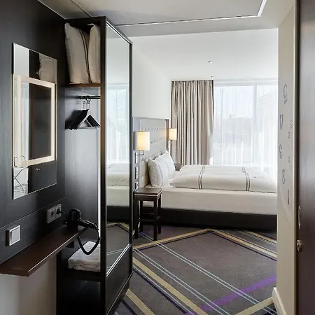 Hotel Premier Sued