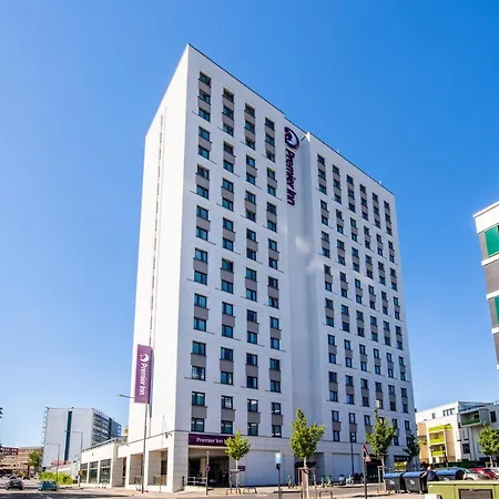 Hotel Premier Sued